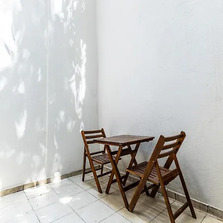 Apartamento Flat W Backyard 10 Min To Taksim And Citys Mall Estambul