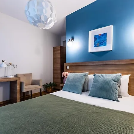 Flat W Backyard 10 Min To Taksim And Citys Mall *