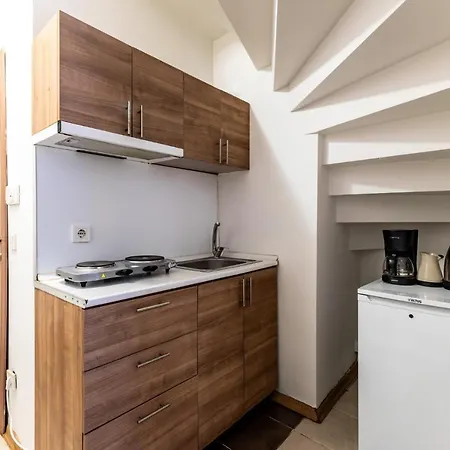 Flat W Backyard 10 Min To Taksim And Citys Mall Daire