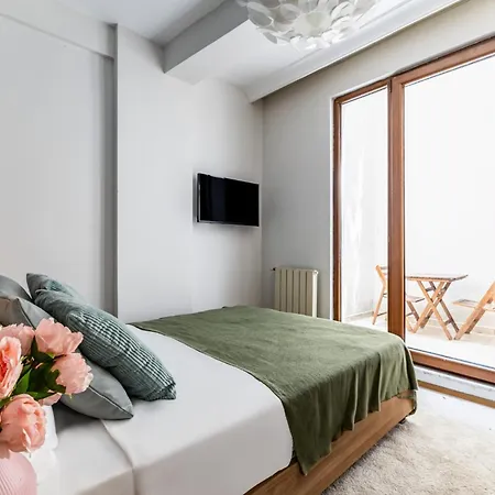 Flat W Backyard 10 Min To Taksim And Citys Mall Daire İstanbul