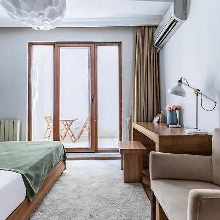Flat W Backyard 10 Min To Taksim And Citys Mall * İstanbul